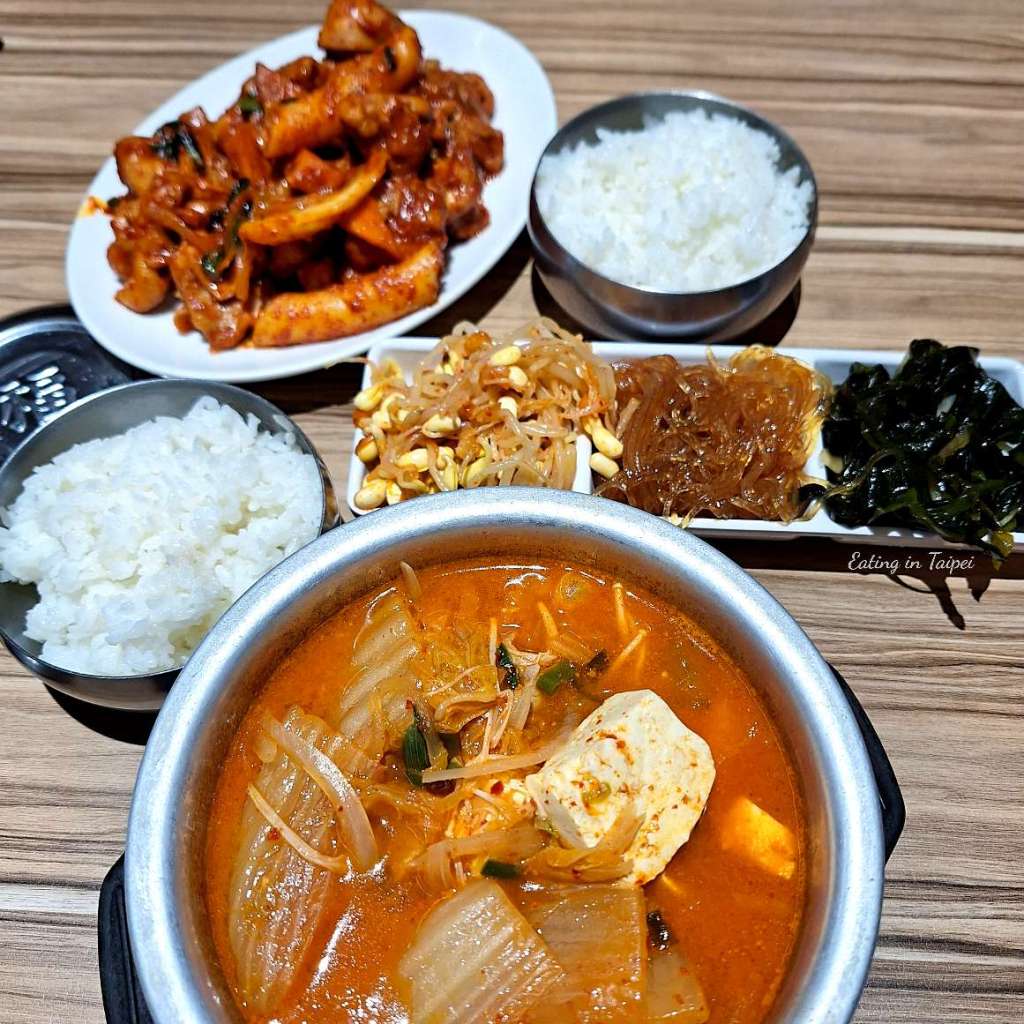 korean local kitchen table spread